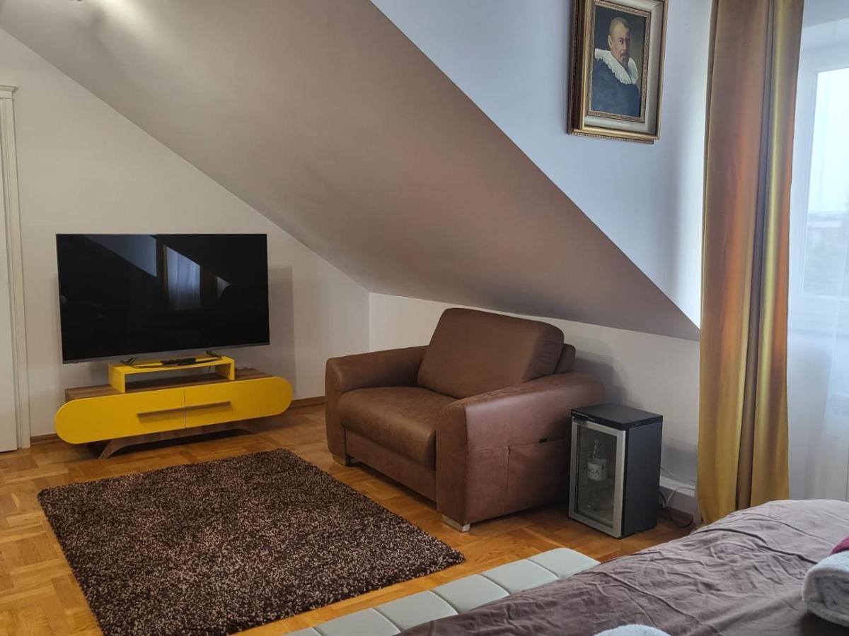 The Castle Suites & Apartment - Free Parking - (Adults Only) Krakau Exterior foto