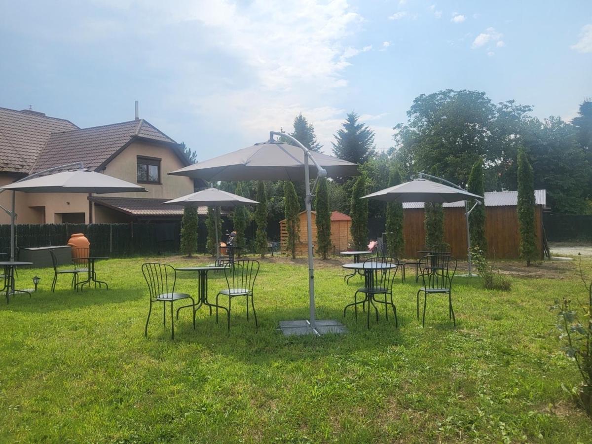 The Castle Suites & Apartment - Free Parking - (Adults Only) Krakau Exterior foto